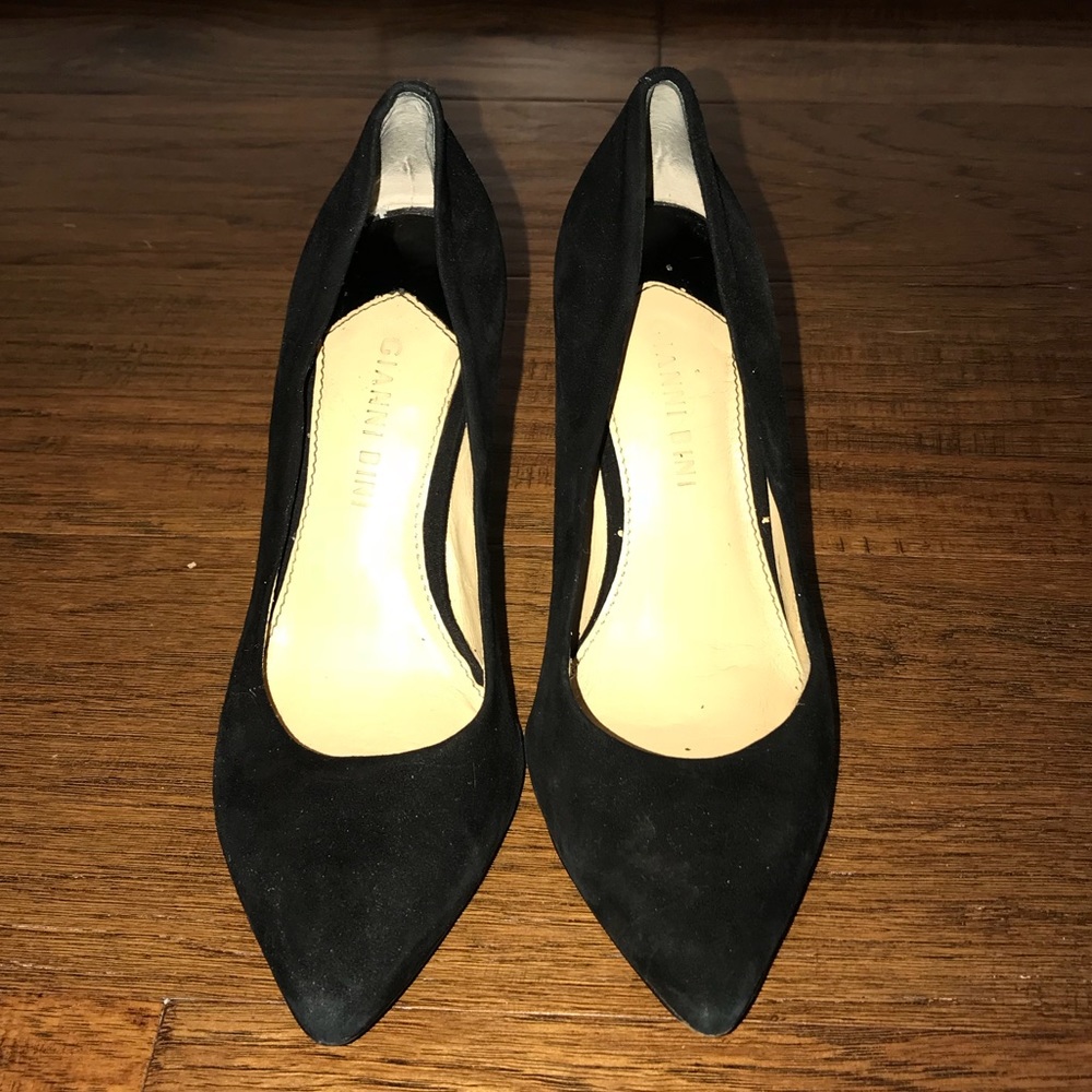 Women’s Black Pointed Pumps